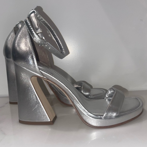New Circus by Sam Edelman metallic silver Holmes sandal sz 8.5 - Picture 2 of 7